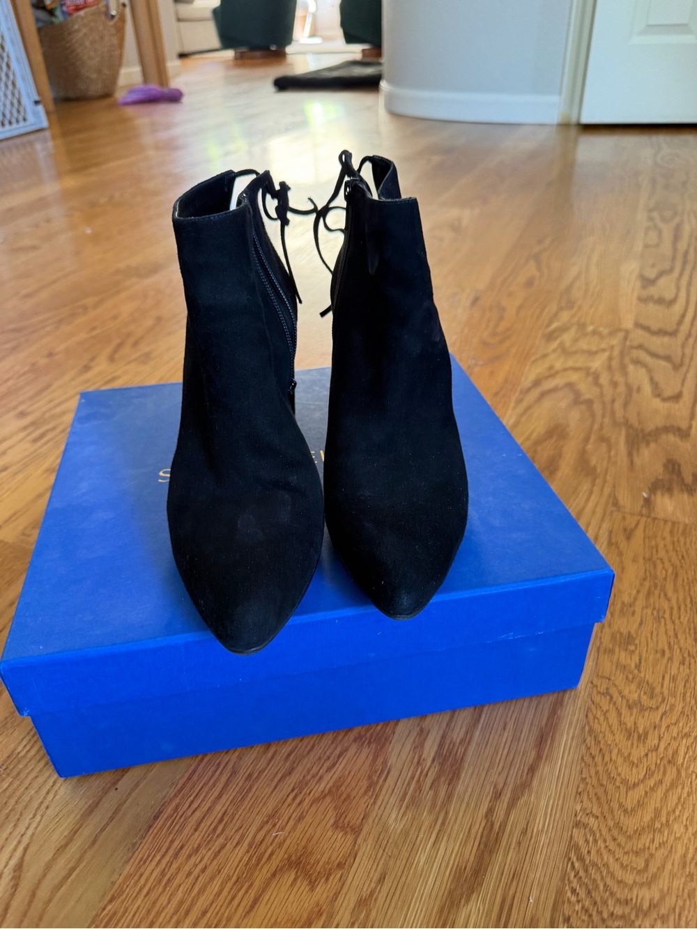 Stuart Weitzman Cleora Black Suede Pointed Toe Ankle Booties Size 8.5